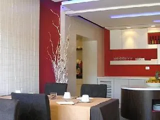 Boutique Adoral ホテル ラバック