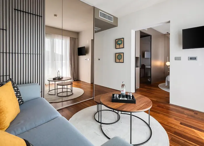 Boutique Adoral Hotel