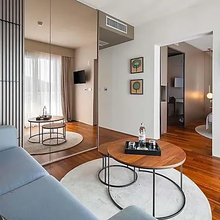 Boutique Adoral Hotel