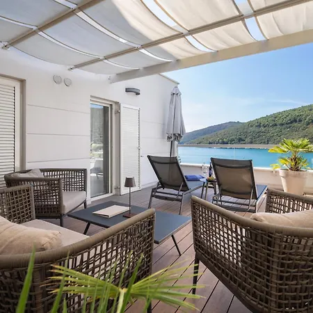 Boutique Adoral Rabac